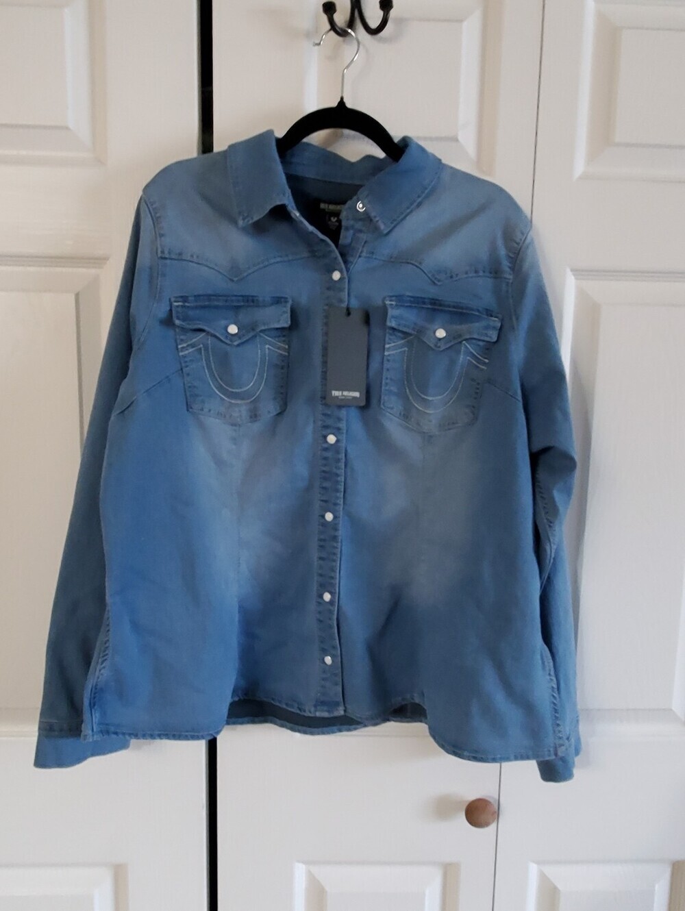 TRUE RELIGION WESTERN DENIM SHIRT NWT. SZ 2XL . LIGHT BLUE WASH. LONG SLEEVES